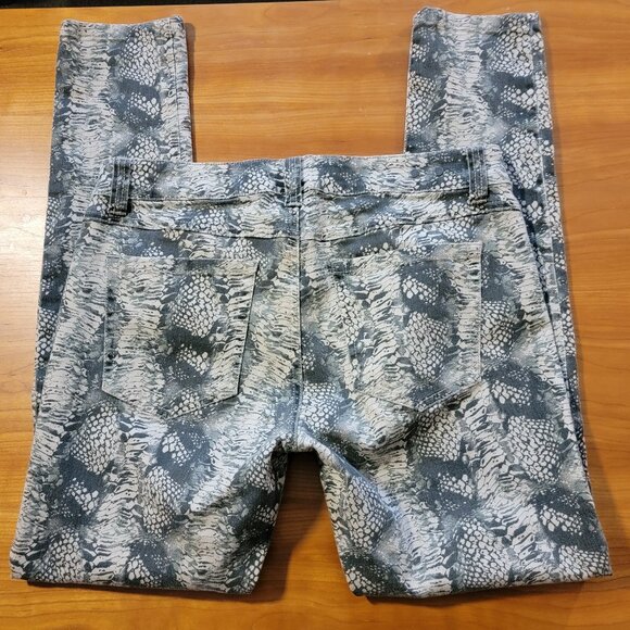 CAbi Diamondback Snakeskin Print Skinny Jeans Style 958 Size 8 - Picture 8 of 9